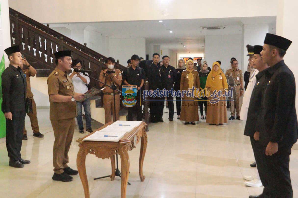 RESMI, BUPATI DEDI IRAWAN LANTIK 61 PEJABAT.