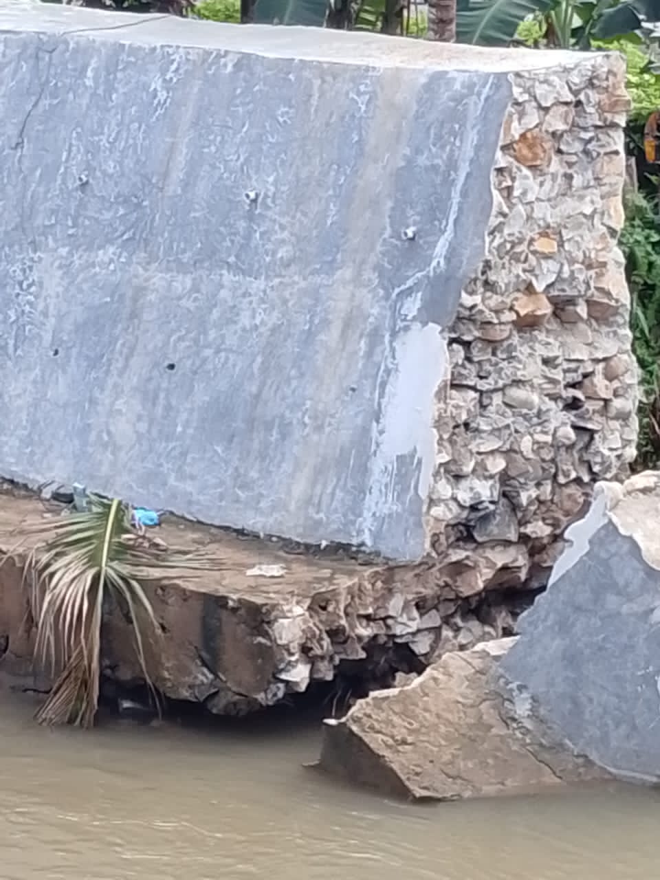 LAMBANNYA PENANGANAN, LSM JSI DESAK KEJARI LAMPUNG BARAT USUT TUNTAS DUGAAN KORUPSI PROYEK TEBING SUNGAI WAY LAAY