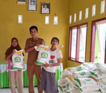 Pekon Gedau Salurkan Beras Pangan Kepada 54 KPM